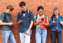 ज्यादा मोबाइल इस्तेमाल से सेहत पर पड़ रहा सीधा असर